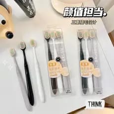 Kit com 3 unidades de escova dental adulto