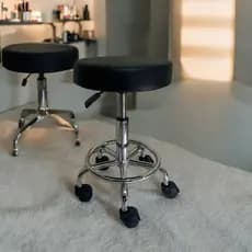 Cadeira Mocho Estética E Tatuador Secretaria Manicure Designer de Sombrancelhas - Direto de Fábrica