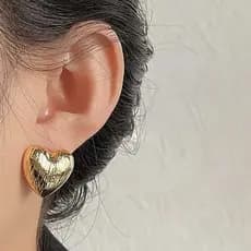 Brinco Feminino Coração Folheado a Ouro 18k Brincos pequenos femininos acessórios