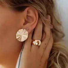 Brinco Leque Redondo Liso Folheado a Ouro 18k Brincos Femininos Dourado