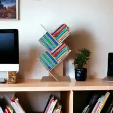 Prateleira de Livros Decorativo Organizadora de Livros Porta em MDF Branco Preto e Cru