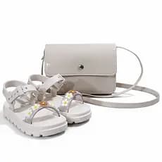 Kit Sandália Infantil de Menina Flores + Bolsa Infantil Colorida Papete Feminina Leve e Confortável