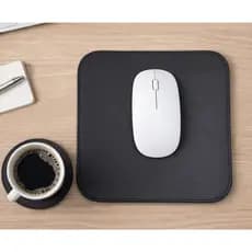 Mouse Pad Deskpad 20x20 Couro Sintético Escritório + Porta Copo Preto