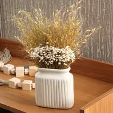 Vaso de Cerâmica Off White Canelado Com Folhagem Natural