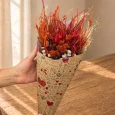 Buquê em Cone de Flores Secas/Desidratadas - Tons Laranja - Presente, Namorado, Lembrancinha, Cone