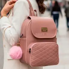 Bolsa Mochila de couro sintético - Design Moderno e Prático, ideal para viagens curtas POMPOMS