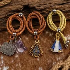 SUPORTE DE COURO PARA CHAPÉU VEICULAR ARIAT - COUNTRY, ARTESANAL, COM VENTOSA PARA AUTOMÓVEIS CARROS, CAMINHÕES