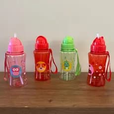 Garrafa de Água Infantil com Canudo e Alça - Squeeze Garrafinha de Água - Tampa Flip-Top