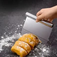 Cortador de Massa em Aço Inox – Espátula Raspador Multiuso para Pães, Pizza e Confeitaria