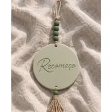 Pingente Decorativo com Palavra – Estilo Boho Minimalista