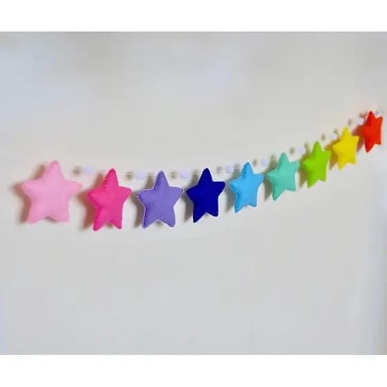Varal de berço estrelas, coração ou nuvens  em feltro colorido