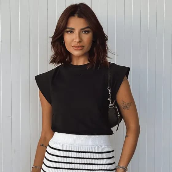 Blusa Muscle tee algodão t-shirt com ombreira Tendencia