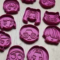 Kit Moldes Demon Hunter Mia, Kira, Rumi p/ Biscoito e Massinha 11 Personagens | Cortadores forminhas