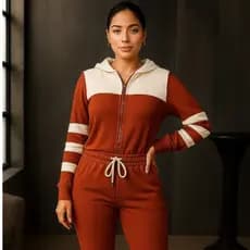 Conjunto Esportivo Feminino em Malha Crepe com Zíper Frontal, Calça com Bolsos e Capuz Ajustável