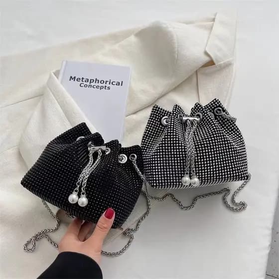 Bolsa  de Strass/ Brilho com alça de Corrente Transversal MARISA