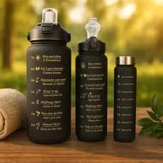 Kit 3 Garrafas De Água Galão Squeeze Academia Com 2L /900ml / 300ml + Brindes Adesivos 2D 3D Garrafa Cor Preto