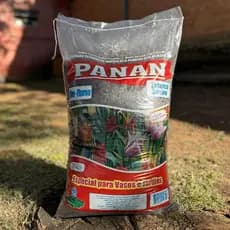 Esterco Bovino Orgânico MISTO 15KG - 30LITROS PANAN – Adubo Natural para Vasos, Hortas e Jardins