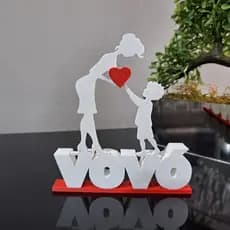 Escultura Vovó entregando o coração ao neto linda decoração presente aniversário
