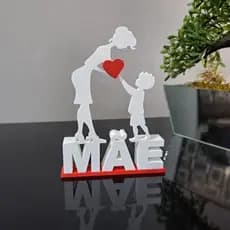 Escultura mãe entregando o coração ao filho linda decoração presente dia das mães