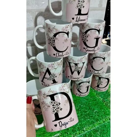 Kit  04/06/13  Caneca  personalizada inicial  floral com  nome - frase aniversário - (acompanha caixinha)