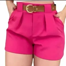 Short cintura alta com cinto