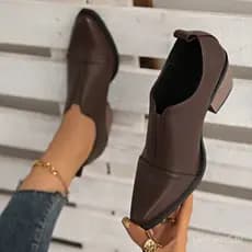 Novos Sapatos Femininos Estilo Britânico com Bico Fino e Salto Grosso, Couro Macio, Decote Profundo, Salto Baixo, Faixa