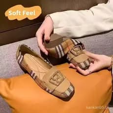 Sapatos Femininos de Sola Macia com Detalhe Metálico, Estilo Retrô, Bico Quadrado, Sola Reta e Versáteis