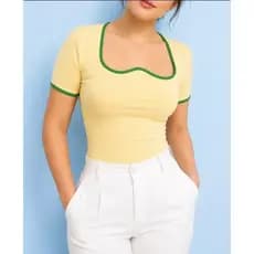 blusa decote coração bicolor branco tecido com elasticidade manga curta bicolor elegante