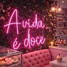 Letreiro A VIDA É DOCE em Neon LED 40cm Decoração Doceria Confeitaria Jardim Vertical Instagramável