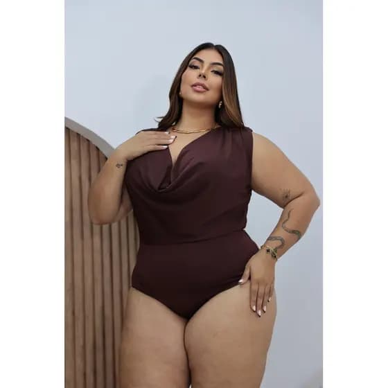 Body Plus Size Feminino Marrom Café | Decote Transpassado Elegante | Moda Verão 2025