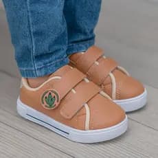 Tênis Infantil Casual Doce de Leite Tiras Ajustáveis Detalhe Pata Dinossauro Confortável Promoção