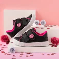 Tênis Infantil Escolar Preto e Rosa Coração Macio Confortável Antiderrapante Leve Velcro Promoção