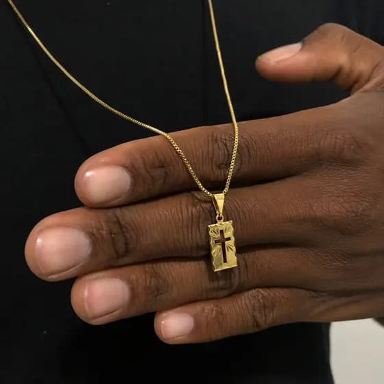 Corrente Correntinha Cordão Fino Veneziana com Pingente Placa Cruz Banhado a Ouro 18K