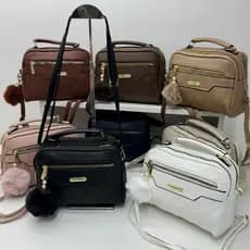 Bolsa Feminina Com Chaveiro Pompom Tira Colo Faixa de Mão De Couro Tranversal