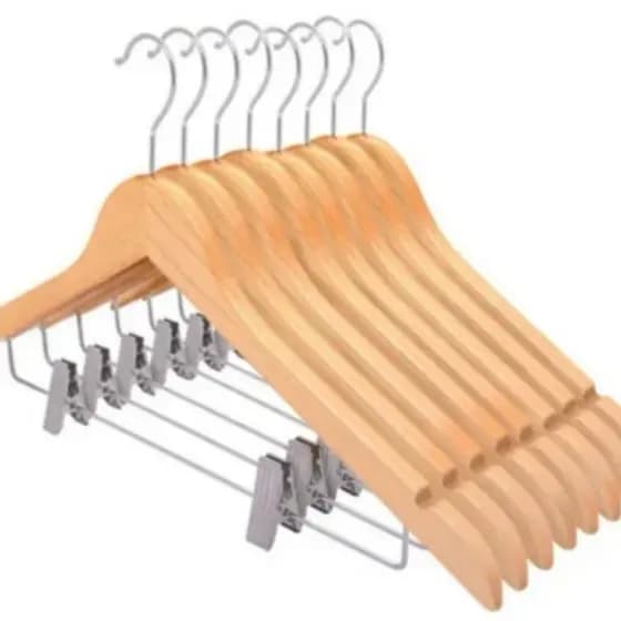 Kit com Cabides de Madeira com Presilhas Verniz Durabilidade Design Clássico Organizador guarda-roupa Vestidos Calças