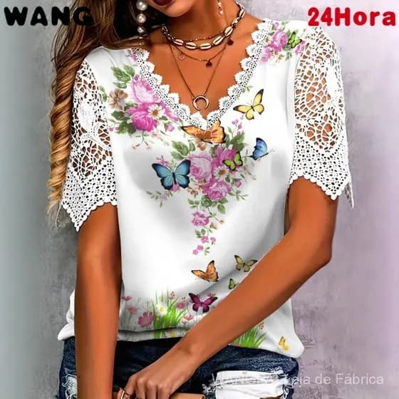 Camiseta Feminina de Manga Curta com Decote em V e Detalhes em Renda Estampada