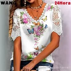 Camiseta Feminina de Manga Curta com Decote em V e Detalhes em Renda Estampada