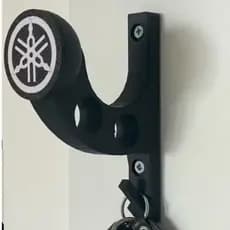 Suporte para Capacete Yamaha com Porta-Chaves e Design Moderno