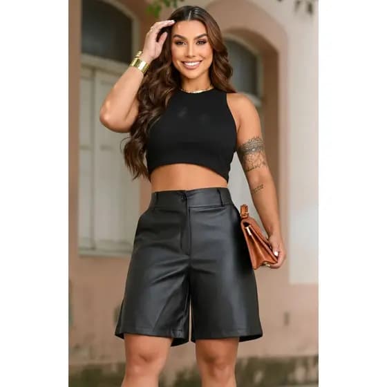 Bermuda Feminina Couro Sintético Cintura Alta com Bolsos Preta