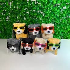 Brinquedo Cachorrinho Pelúcia Cachorro que Anda e Late a Pilha com Óculos e Acessórios