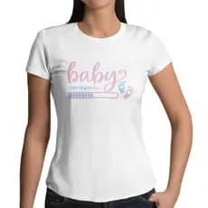 Camiseta Feminina Bebê Carregando Menino ou Menina