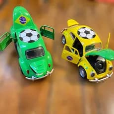 Miniatura Fusca Brasil Kombi Verde e Amarelo 🇧🇷🚗 Escala 1:36 – Colecionável de Metal Alloy