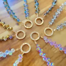✨ Pulseira Fashion com Strass – Cordão de Mão com Pedras - Luxo e Moda para Celular Anti Queda