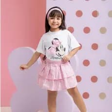 conjunto infantil da Minnie, linda blusa, short saia listrada acompanha uma faixa pra cabelo