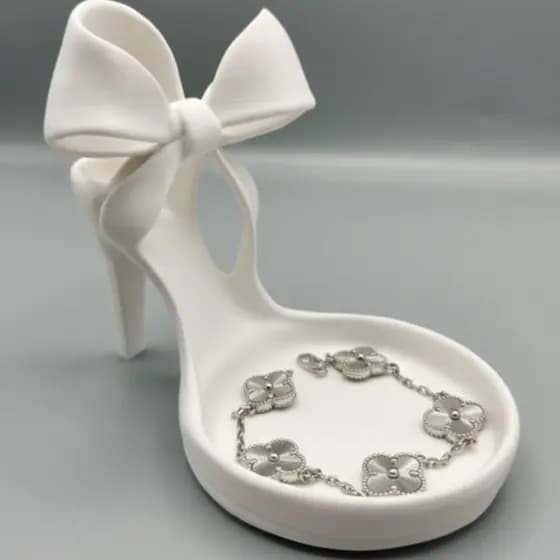 Expositor Porta Anéis Formato Sapato Salto Alto Luxo Decorativo Penteadeira Quarto Feminino Branco