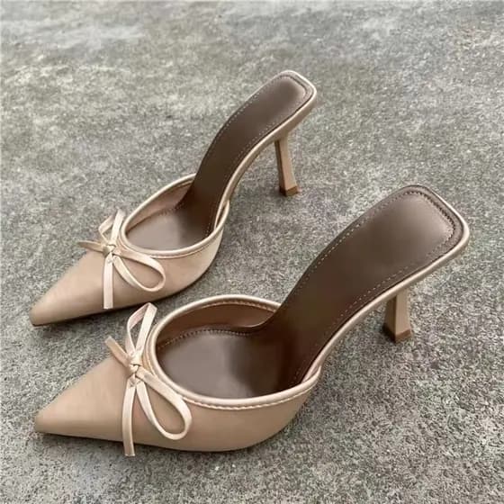 Sapatos femininos de salto alto, bico fino, em cetim, tamanho grande, estilo fashion.