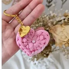 kit 10 chaveiros em crochê fio de malha com tags personalizadas, lembrancinhas batizado, chá de bebê, maternidade.