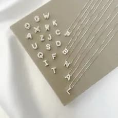 Colar com Letra Cravejada Personalizado Banhado a Prata 925 Delicado e Estiloso
