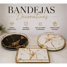 Bandeja Decorativa com Estampa Marmorizada e Estrutura Metálica Dourada