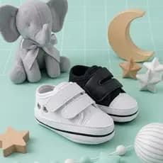 Sapatinho de Bebê Tênis com Velcro Branco e Preto Antiderrapante Unissex